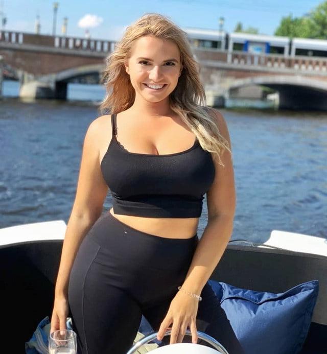 21P Sensi Lowe - Dutch &amp; busty