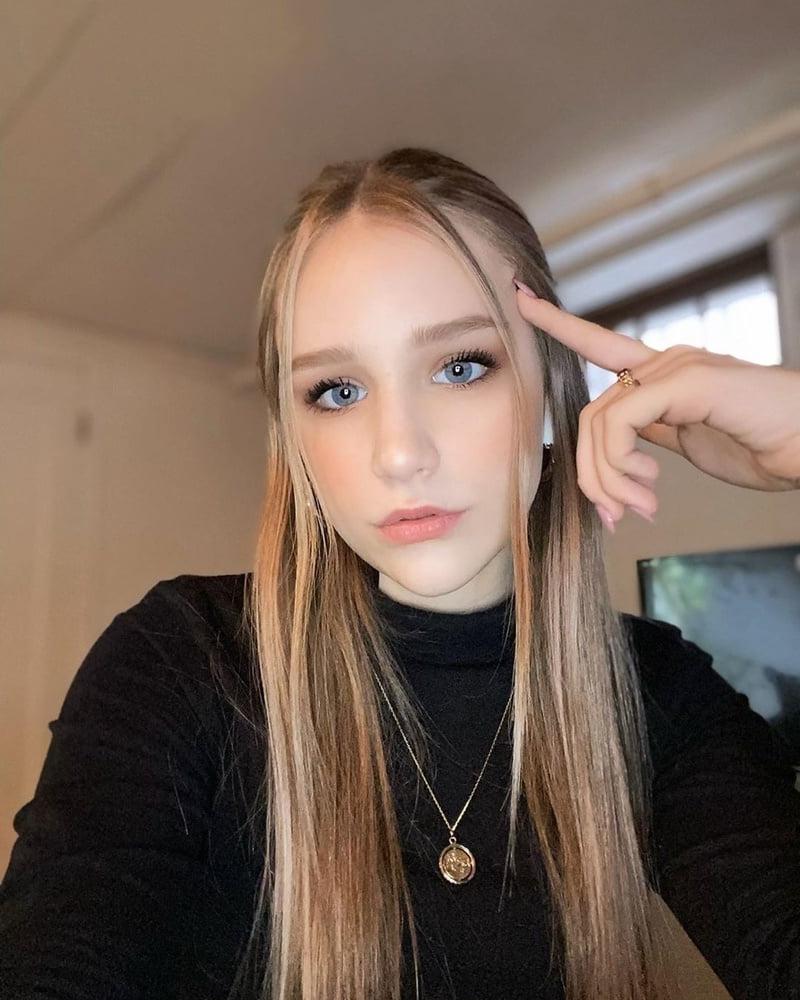 25P fuck troath slut