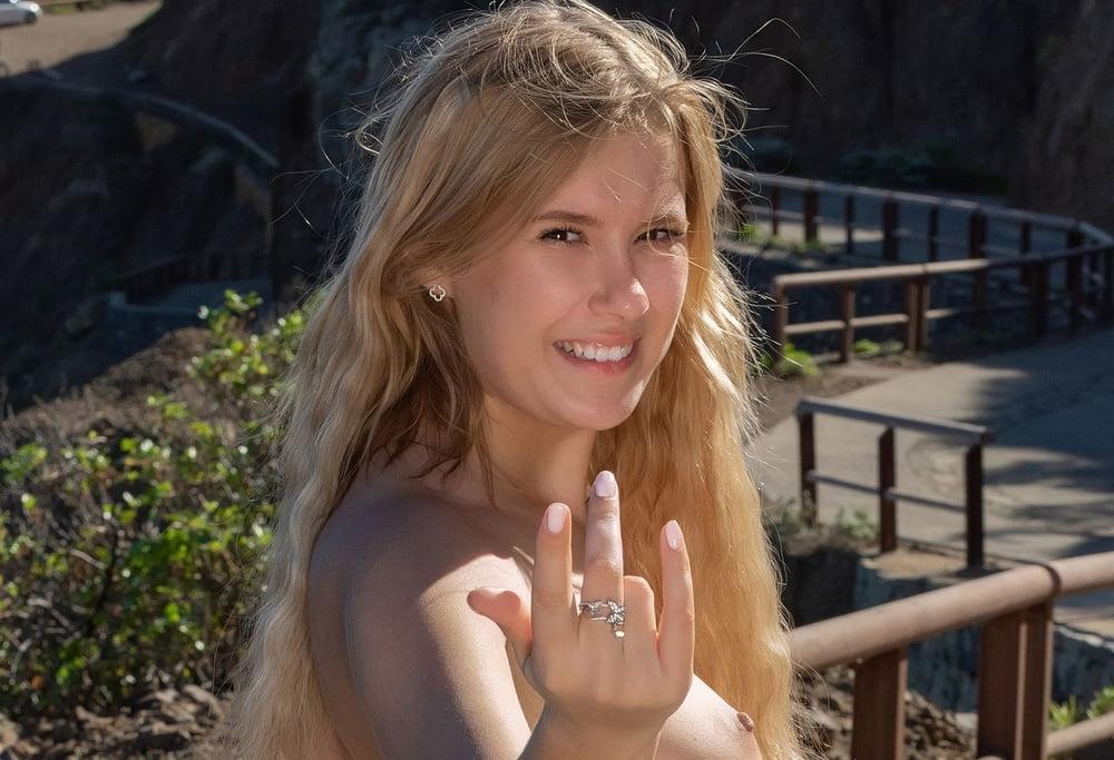 25P Nude holiday in sunny Greece