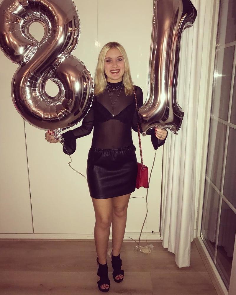 25P Dutch Girl Lexi