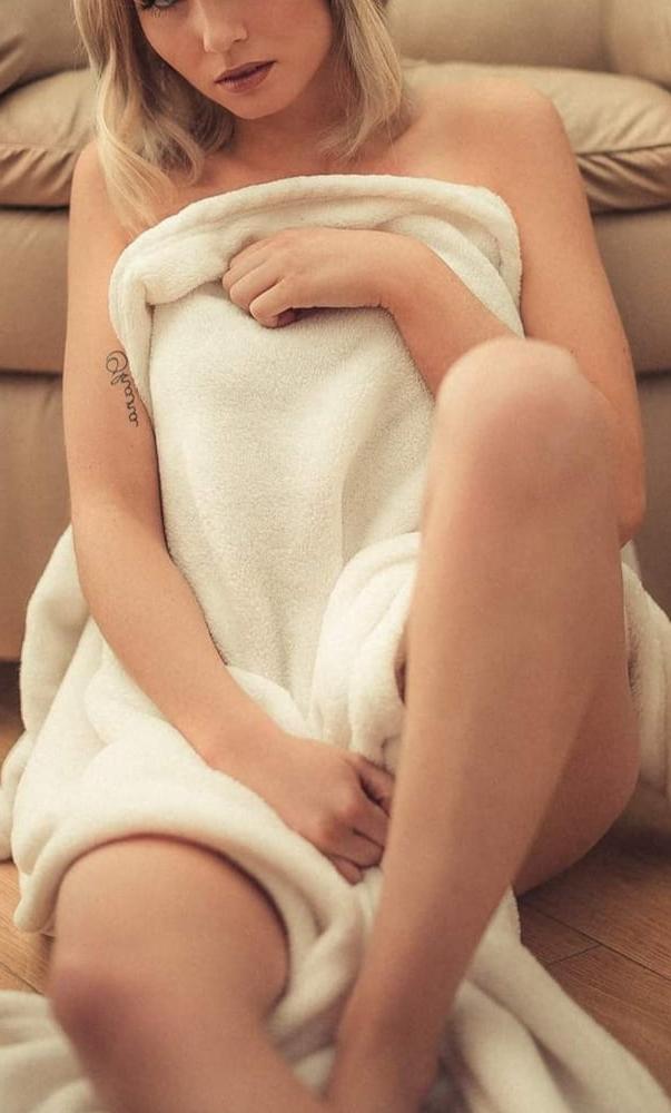 25P Canadian erotic models 19
