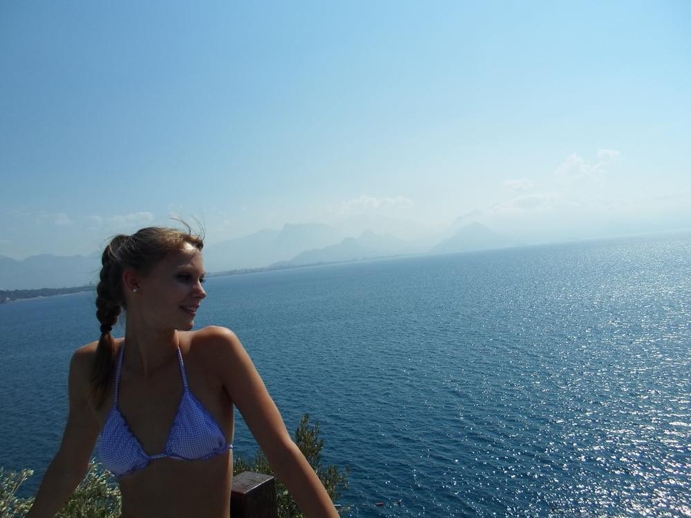 20P Holiday by the sea