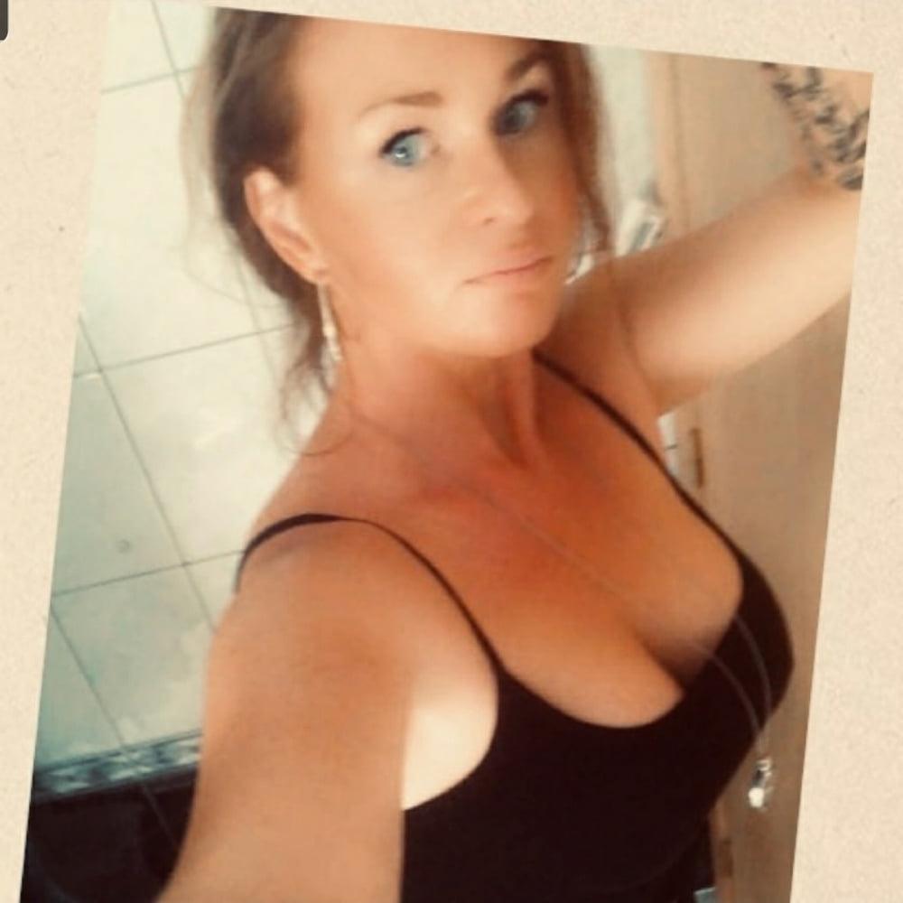 10P Dutch milf slut