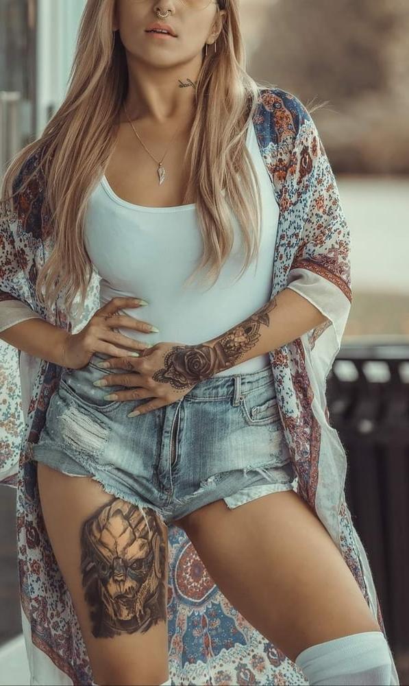 25P Canadian erotic models 18