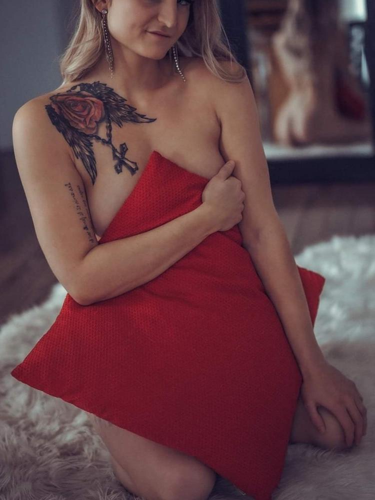 25P Canadian erotic models 18