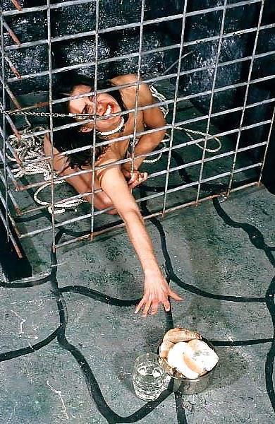 10P Caged Girls