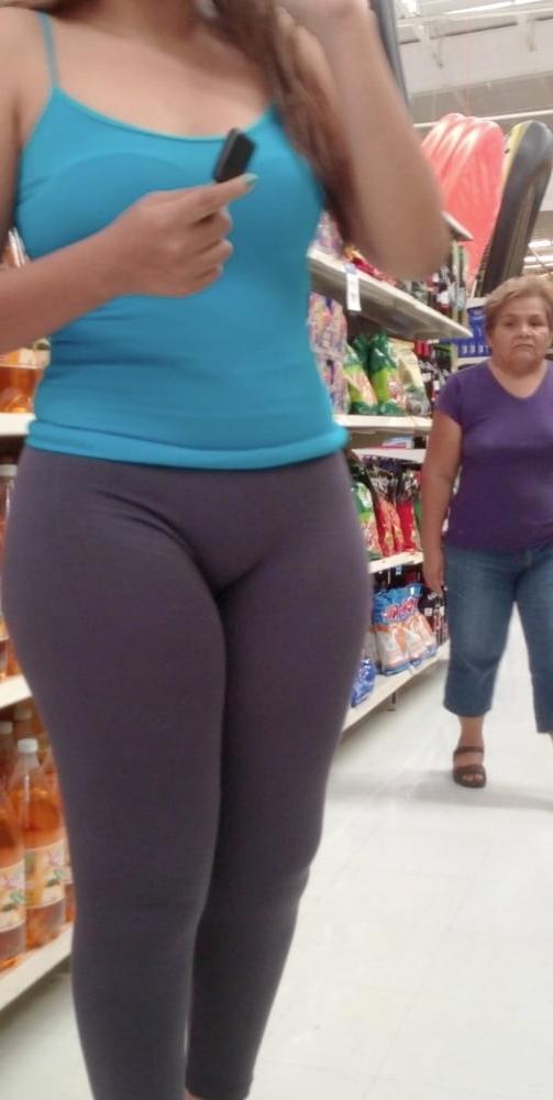 25P Cameltoe Candid
