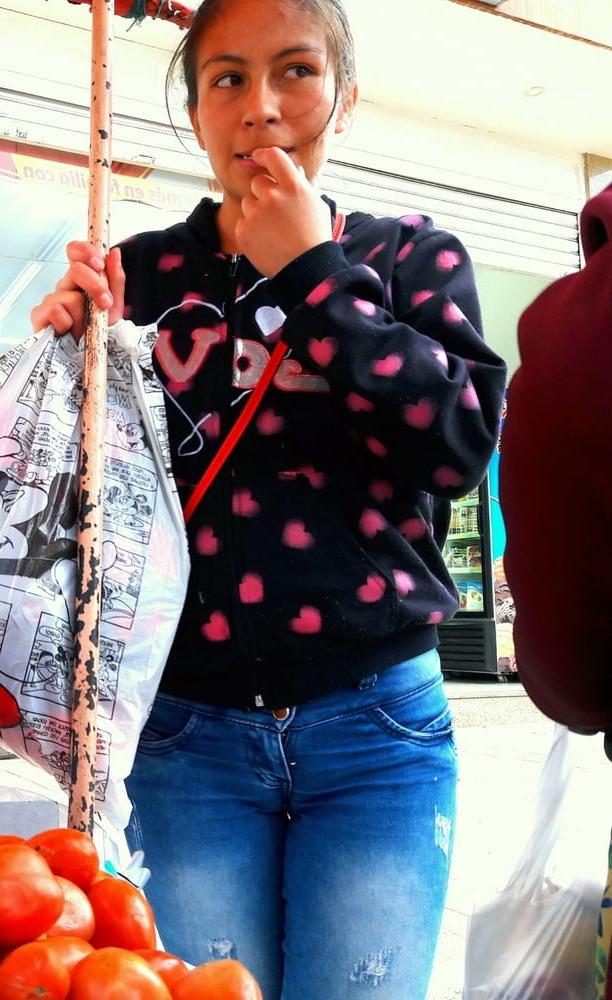 25P Cameltoe Candid