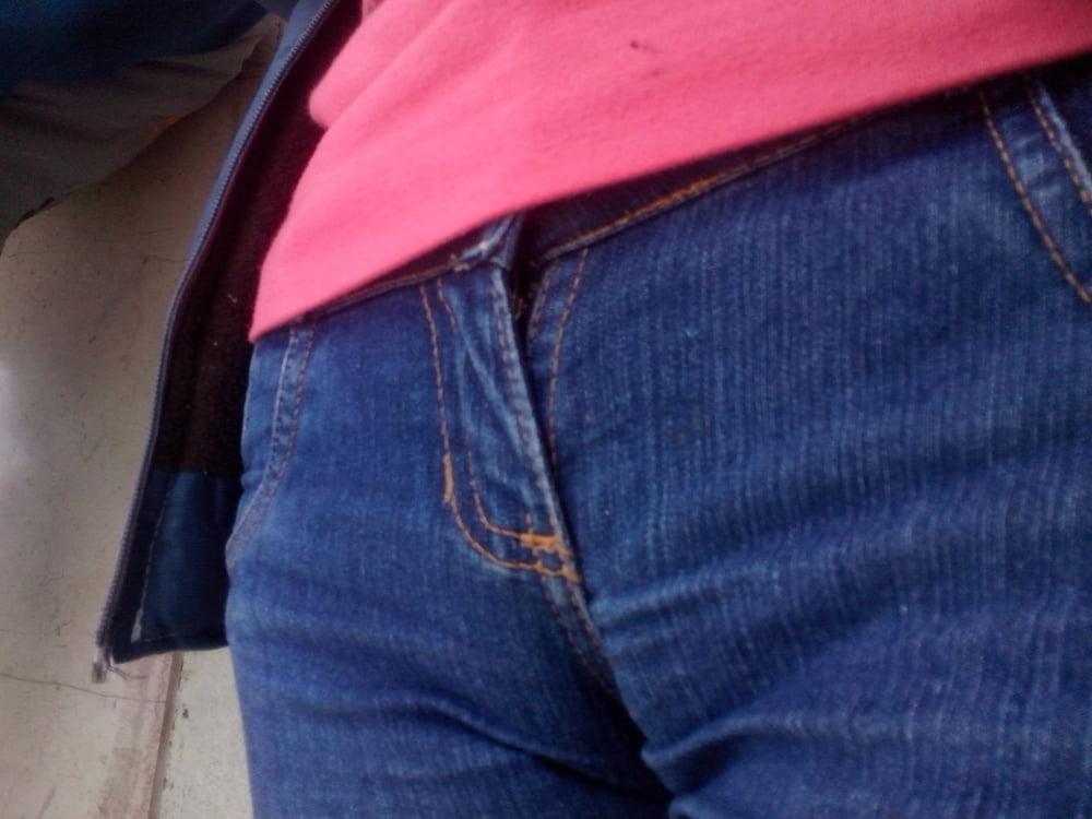 25P Cameltoe Candid