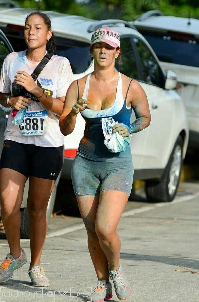 25P Cameltoe Candid