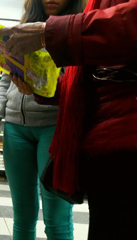 25P Cameltoe Candid