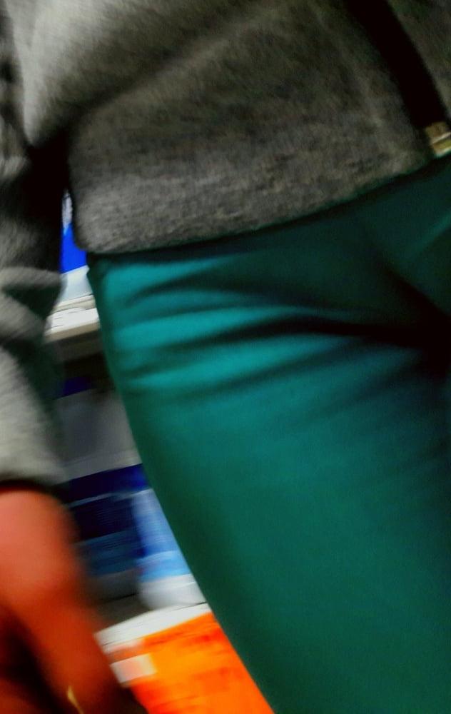 25P Cameltoe Candid