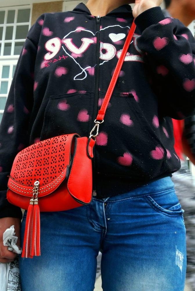 25P Cameltoe Candid