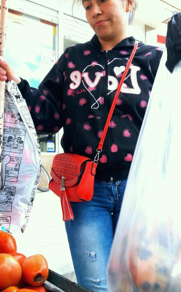 25P Cameltoe Candid