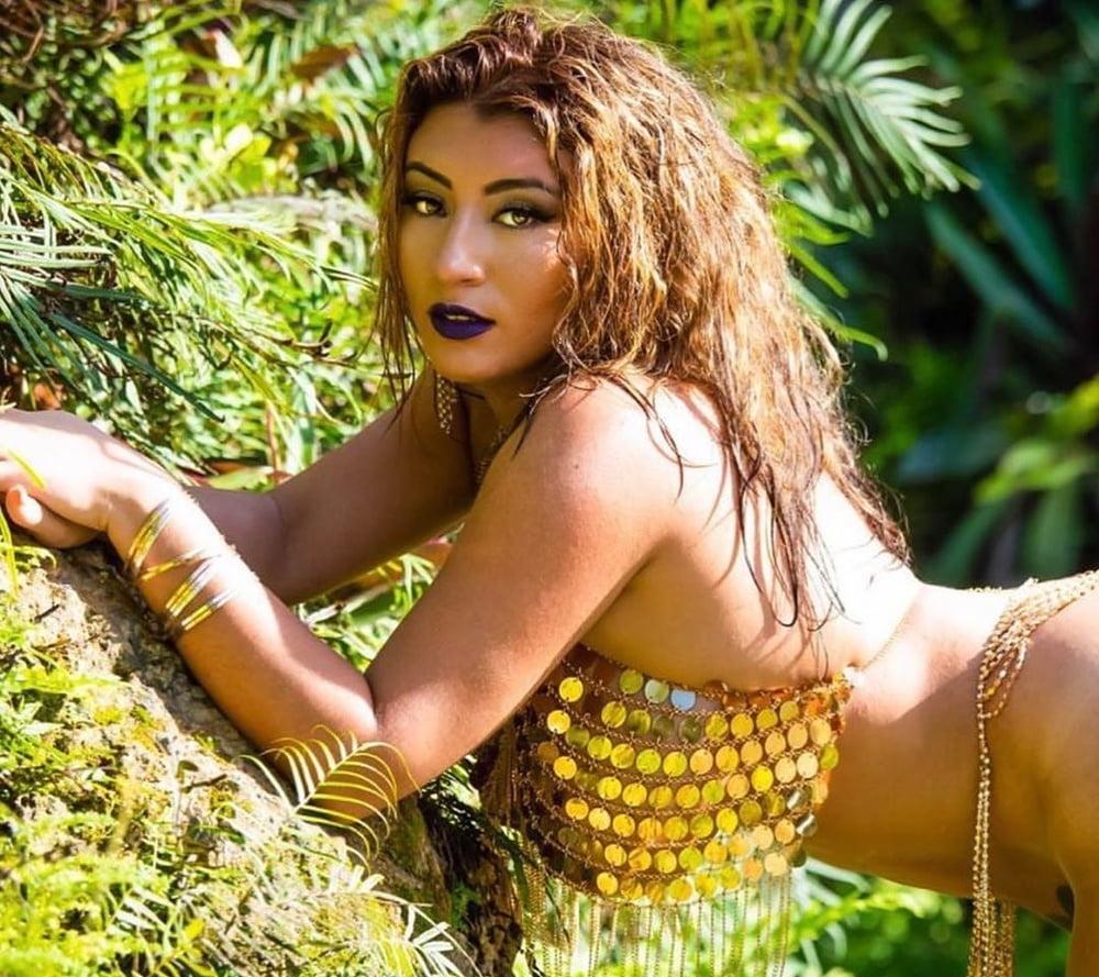 25P Fuck puppet Selena