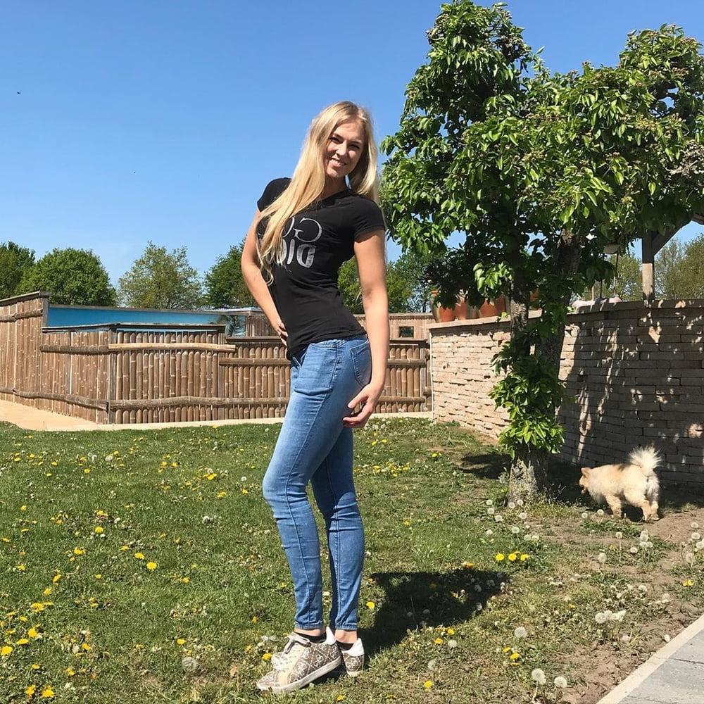 25P Dutch slut girl Elise aka Siswet19 exposed