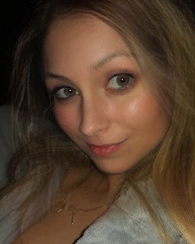 25P Dutch slut girl Elise aka Siswet19 exposed