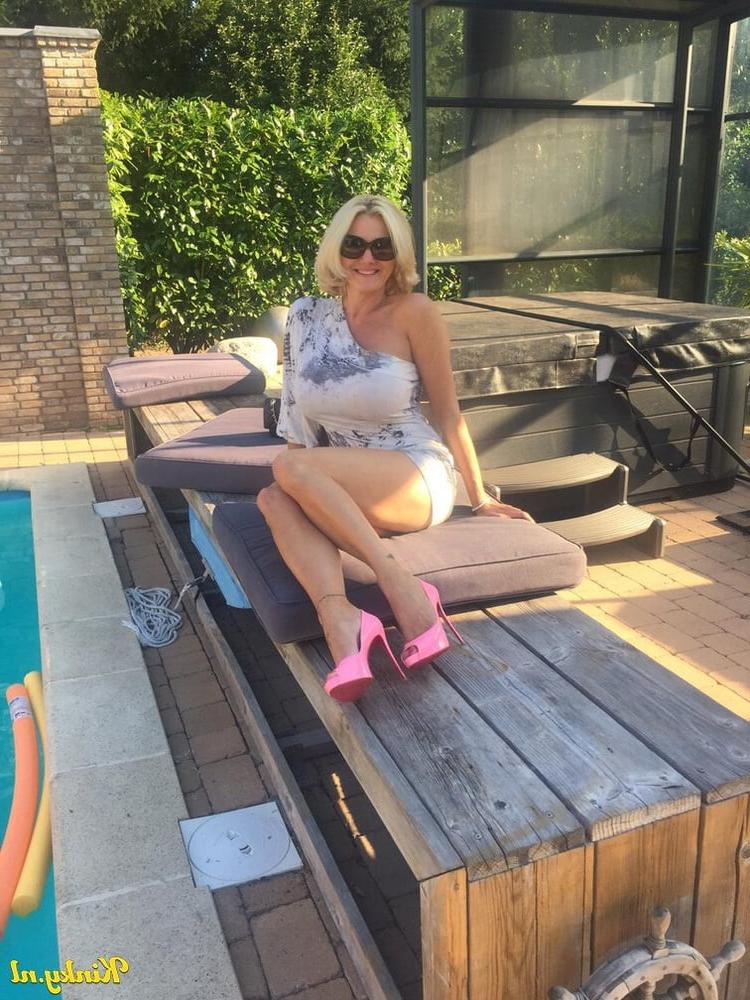 25P Cecilie: Dutch Escort with huge fake tits!