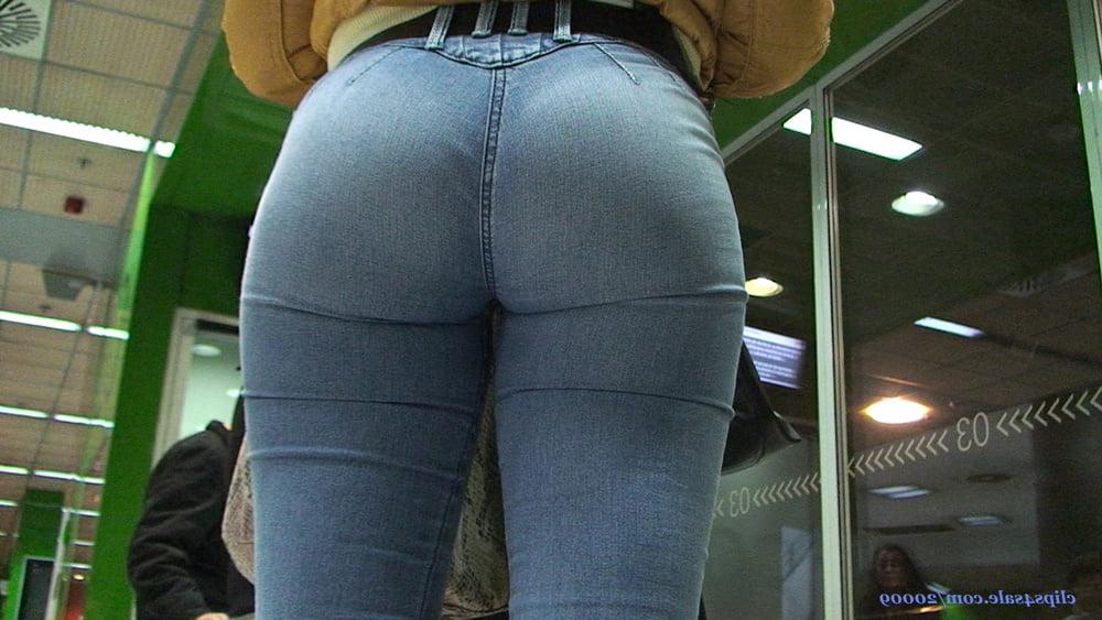 25P hidden camera big butts GLUTEUS DIVINUS