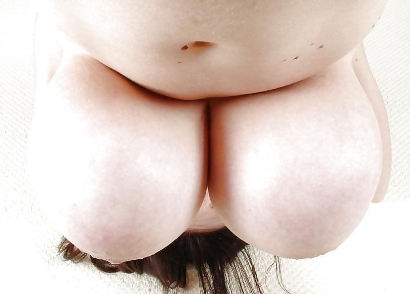 25P Breast poses - hanging (seen from behind)