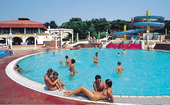 25P Orgy in The Pool