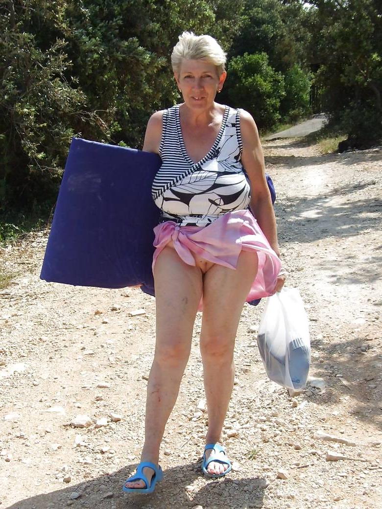 25P Chubby Milf on the Beach