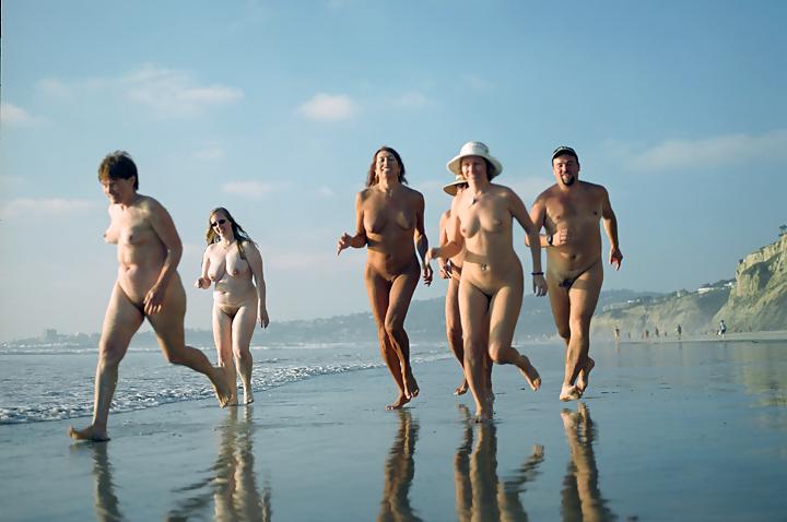25P Pretty funny and happy nudists