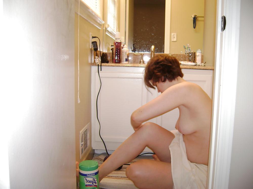 25P Wife Naked Around the House