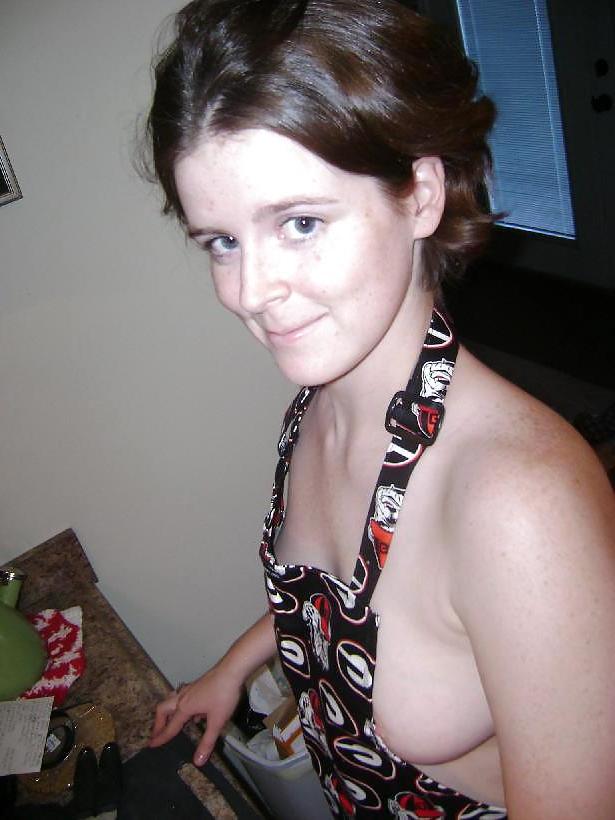 25P Wife Naked Around the House