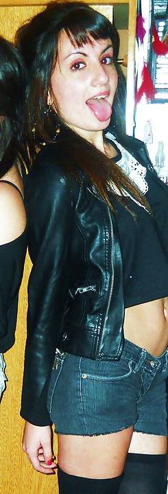 25P Brunette Florencia Facebook Friend - BBenito
