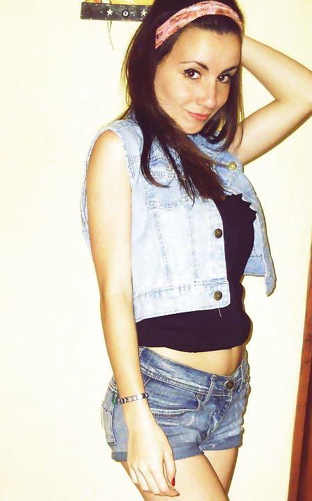 25P Brunette Florencia Facebook Friend - BBenito