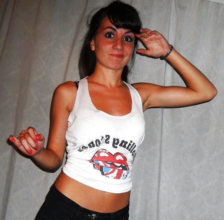 25P Brunette Florencia Facebook Friend - BBenito
