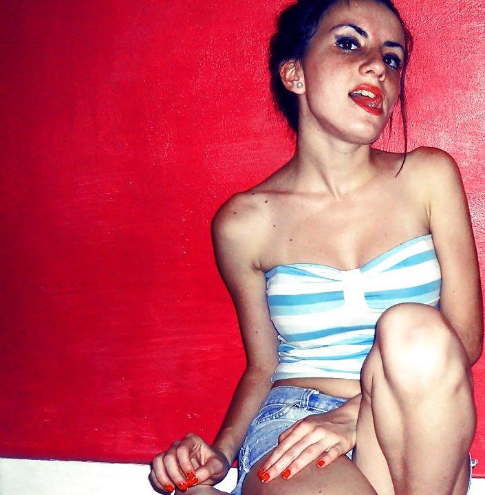 25P Brunette Florencia Facebook Friend - BBenito
