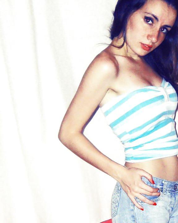 25P Brunette Florencia Facebook Friend - BBenito