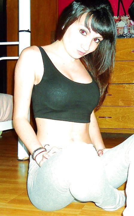 25P Brunette Florencia Facebook Friend - BBenito