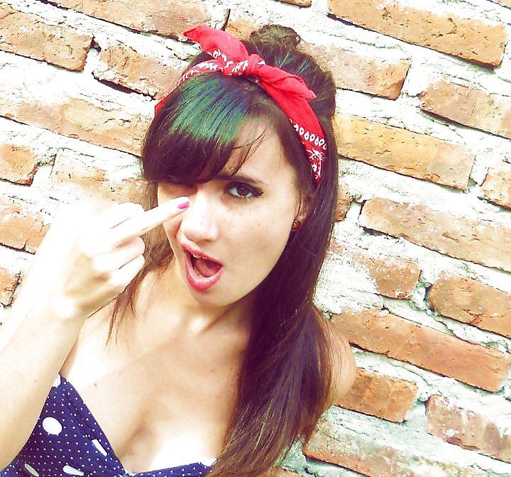25P Brunette Florencia Facebook Friend - BBenito
