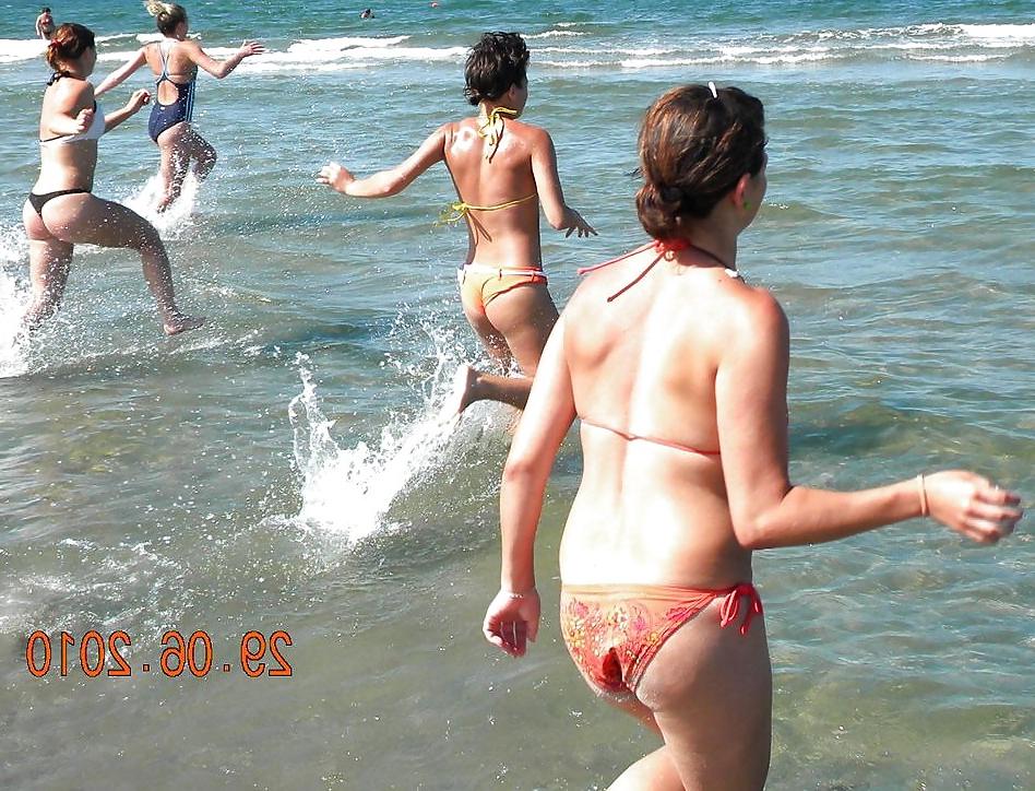 25P Italian classmates at the beach :) compagne di classe