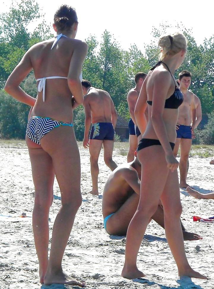 25P Italian classmates at the beach :) compagne di classe