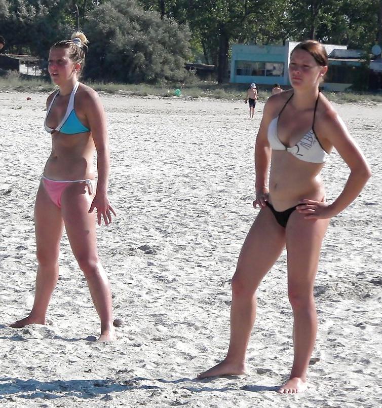 25P Italian classmates at the beach :) compagne di classe