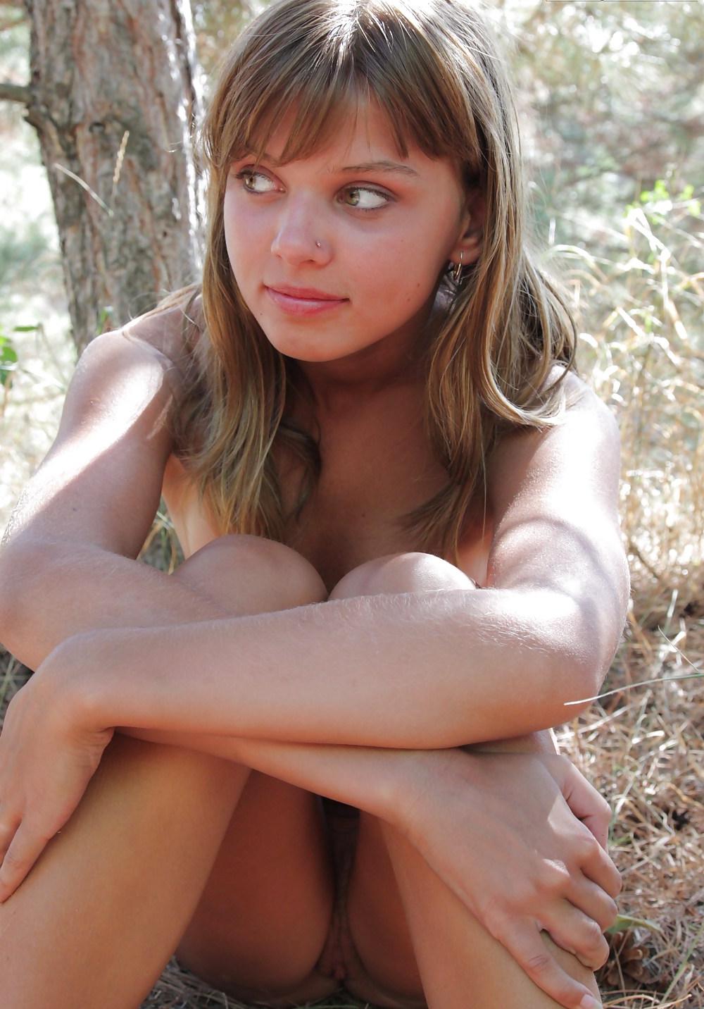 25P Naked cute teen at the forest