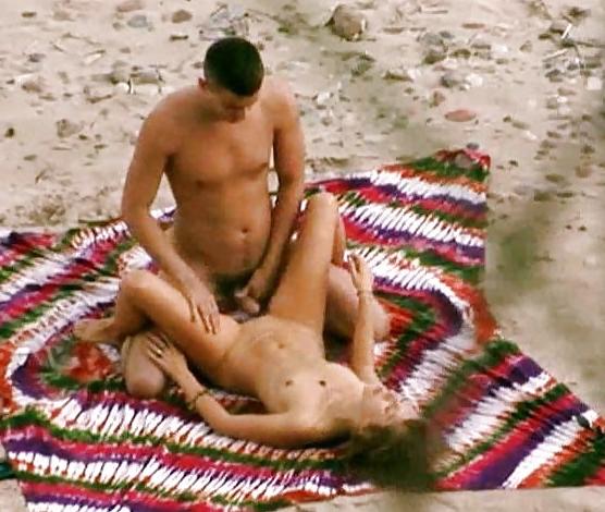 22P Nudist amateurs having sex on the beach