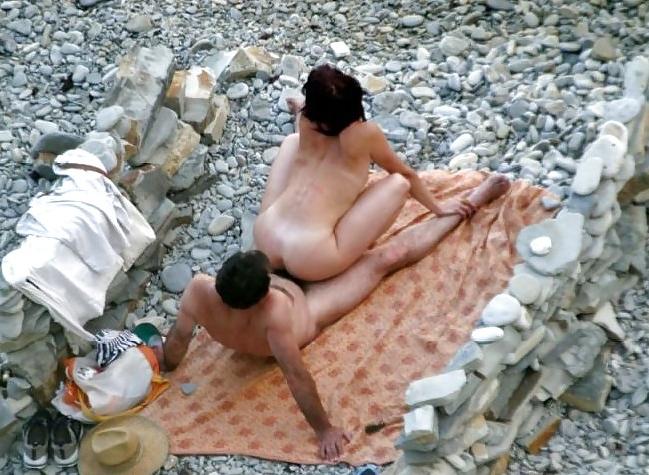 22P Nudist amateurs having sex on the beach