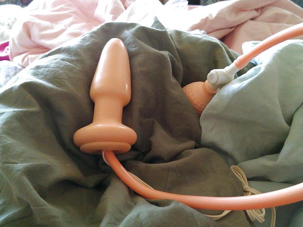 12P My slutty friend and her toys :)