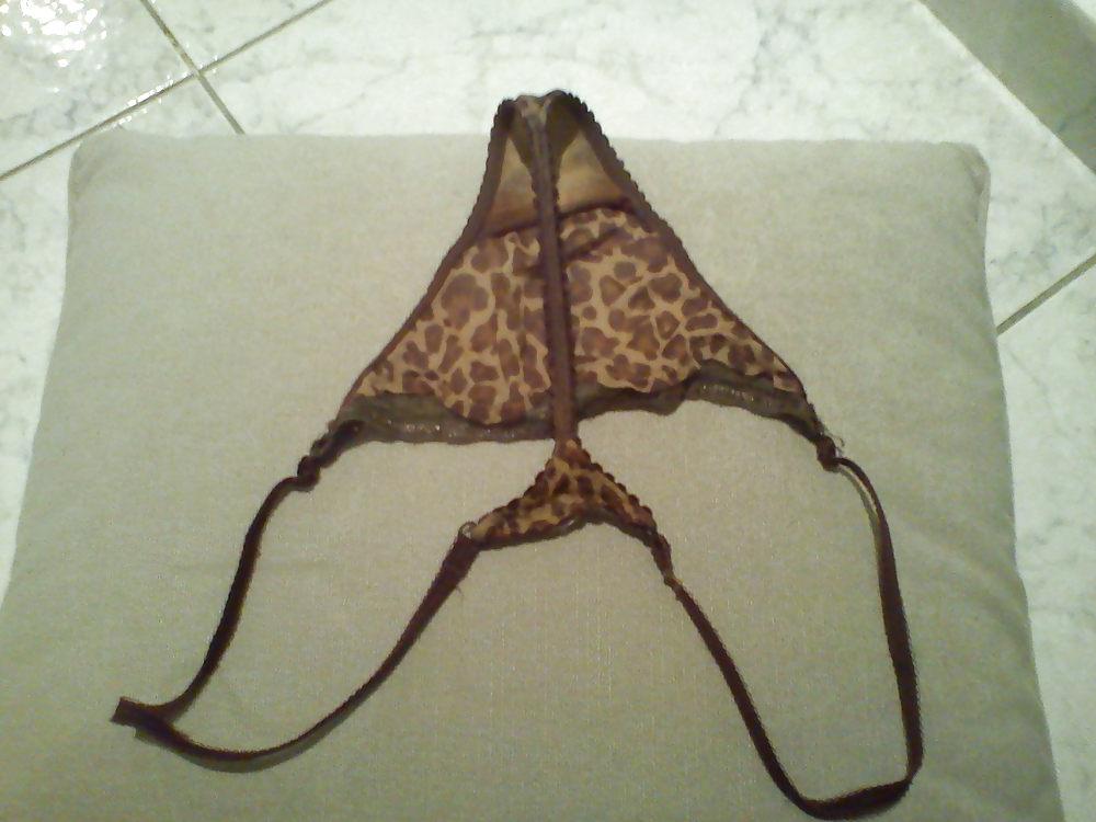 25P Friend wifes big thong
