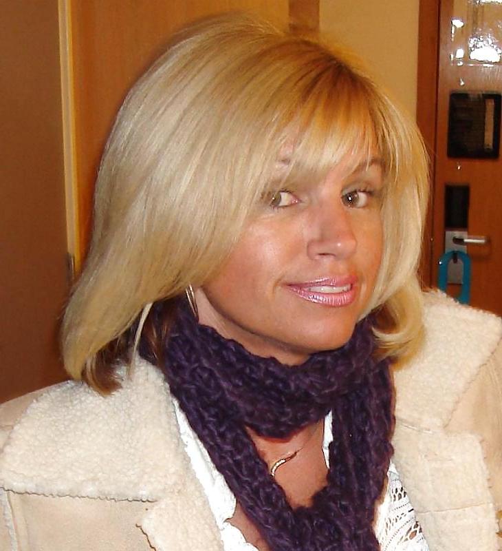 14P Blonde Dogging MILF Slut