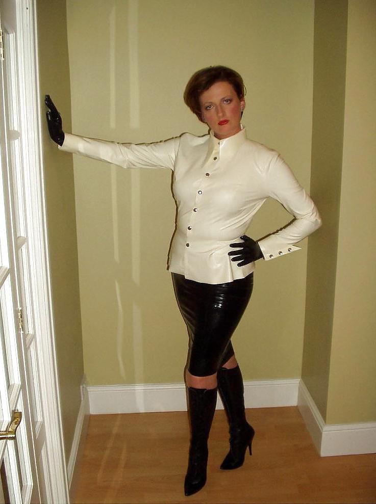 25P Her Latex Mood