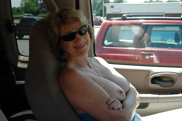 20P Naked in the car 3.