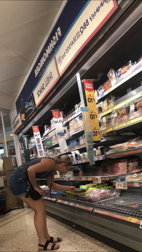 7P Pawg ass blonde voyeur shopping slut