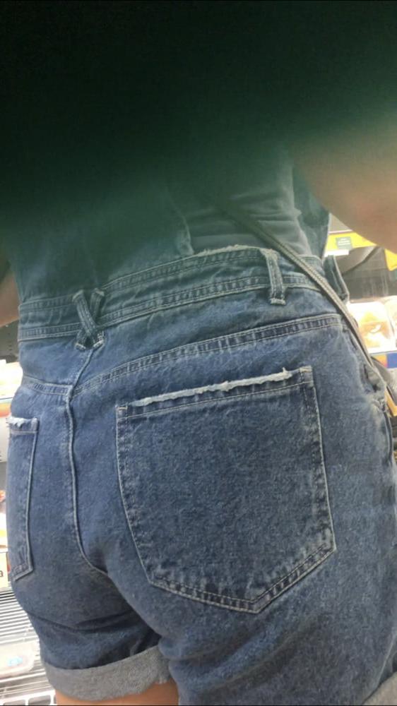 7P Pawg ass blonde voyeur shopping slut