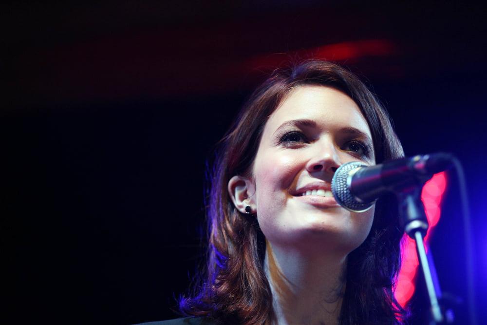 18P Mandy Moore - Gain Love At First Sniff Concert (15 Jun 2009)
